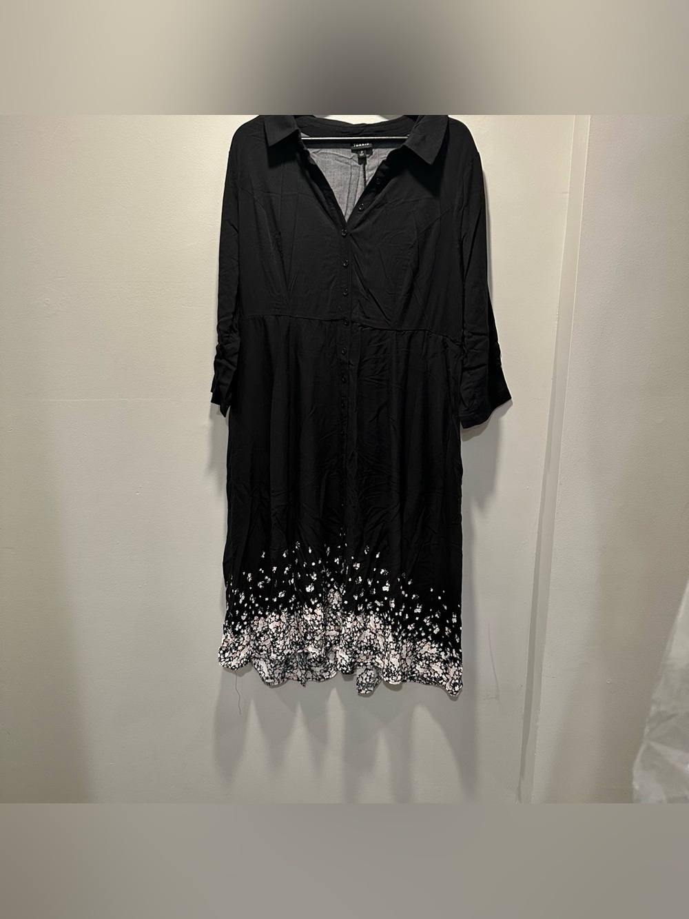 Torrid Black Button-Front Midi Shirtdress with White Floral Hem Size 2X